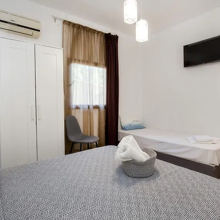 Villa Marti Garden - Budget Studios Apart Otel