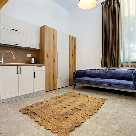 Villa Marti Garden - Budget Studios Apart Otel Órmos Prínou