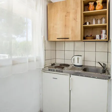 Villa Marti Garden - Budget Studios Apart Otel Órmos Prínou
